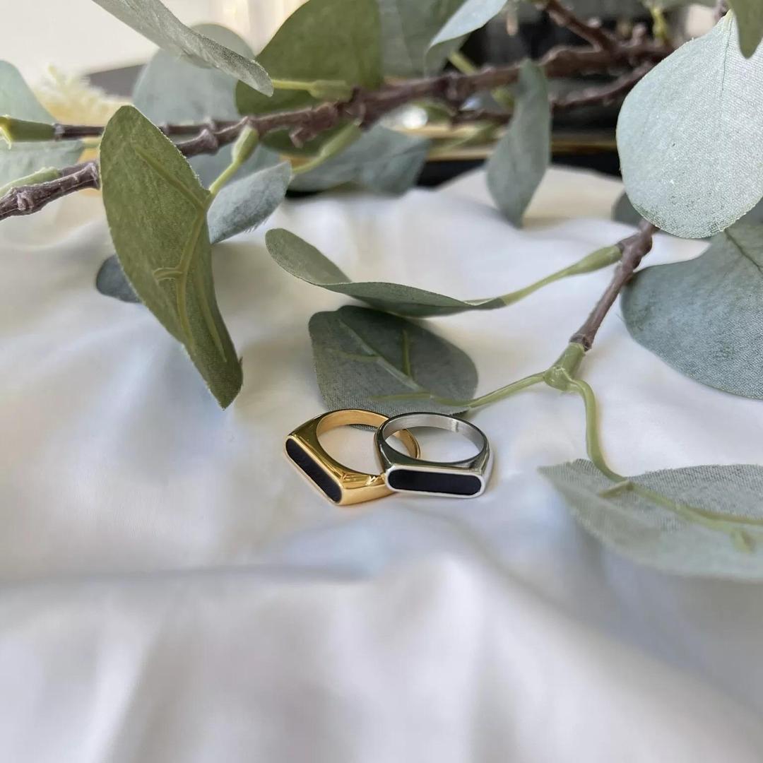 Modern Design Stainless Steel Men's Ring with Black Gemstone - 1 Pc (Silver)